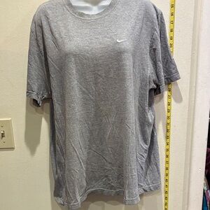 Nike Men's Heather Gray Short Sleeve Tee
